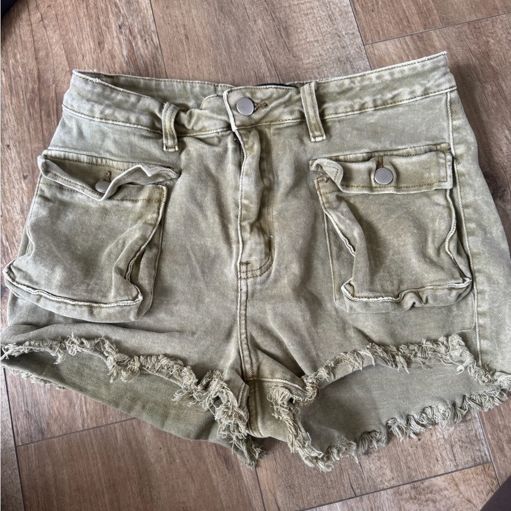 Fashion nova green demin shorts